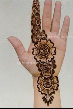 Arabic Mehndi Design Easy, Aesthetic Mehndi Designs Front Hand Easy, Bel Mendhi Design, Simple Mehndi Bel Design, Simple Hina Designs Easy, Bel Mehandi Designs For Hands Simple, Back Hand Bail Mehndi Designs, Back Simple Mehndi Design Easy, Simple Arebic Mhendi Design