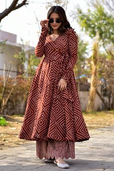 Digital Printed Work On Maroon Color Cotton Silk Fabric Festival Wear Long Frock Designs, Palazzo Suit, Long Kurti Designs, Fancy Dresses Long, Simple Pakistani Dresses, Designer Dresses Casual, Stylish Party Dresses, Fancy Dress Design