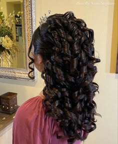 Quince Hairstyles Curls, Half Up Half Down Quinceanera Hairstyles Short Hair, Wedding Hairstyles Half Up Half Down Black Hair, Hair Ideas For Sweet 16, Quinceanera Hairstyles Side Part, Quinceanera Hairstyles Curly, Quinceanera Hairstyles Curly Hair, Quinseñeras Hair Styles, Quinceanera Hairstyles With Bangs