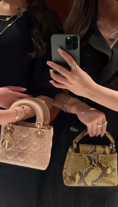 Lady Dior Outfit, Arab Outfit, Dior Bag Outfit, Khaleeji Lifestyle, Aesthetic Dior, Dior Outfit, Moroccan Culture, Super Rich Kids