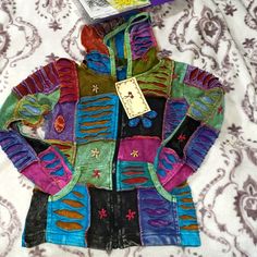 India Boutique Zip Up Hoodie Juniors Size Large Multicolored 2 Pockets Nwt Multicolor Long Sleeve Cotton Sweatshirt, Casual Patchwork Hoodie Tops, Multicolor Fleece Hoodie Top, Multicolor Fleece Hoodie, Green Cotton Patchwork Sweater, Multicolor Long Sleeve Fleece Hoodie, Blue Patchwork Top For Winter, Spring Patchwork Hoodie Top, Winter Blue Patchwork Top