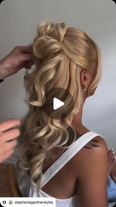 Edelweiss Hair Pin, Half Up Half Down Wedding Hair Bun, Loose Curls Half Up Half Down, Half Up Half Down Wedding Hair Tutorial, Half Up Half Down Hair Wedding, Half Up Dos For Long Hair, Bridal Half Up Half Down Hair, Half Up Half Down Bridesmaid Hair, Simple Half Up Half Down Hairstyles