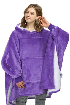 Fluffy Blanket Hoodie:keep you warm and comfortable in night while you are camping ,enjoying outdoor concert,lounging around the house, reading a book,watching TV,on the computer,at sporting events,post game,take it anywhere you want. This cozy fleece oversized sweatshirt is made of ultra soft microfiber fabric, it's a comfortable but lightweight gaint hoodie for you to stay warm from head to toe. Kangaroo Front Pocket is plenty big enough to have snacks,your phone or remote,or even just a place Batwing Coat, Hoodie Poncho, Poncho Design, Presents For Women, Sherpa Hoodie, Hoodie Blanket, Wearable Blanket, Oversized Hoodie, Oversize Hoodie