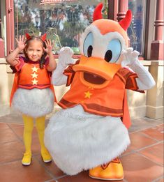 Halloween Donald Duck, Duck Halloween Costume, Halloween Costume College, Donald Duck Costume, Duck Costume, Costume College, Duck Pins, Disney Halloween Costumes, Disney Kids