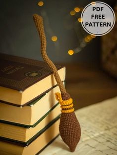 Harry Potter's The Firebolt Broomstick Amigurumi Free Pattern Harry Potter Broom, Stile Harry Potter, Amigurumi Today, Amigurumi Doll Pattern, Free Pdf Pattern, Crochet Bookmarks, Fun Crochet Projects