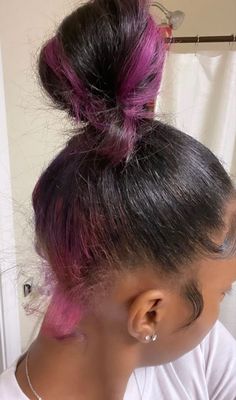 Peak A Boo Dyed Hair, Light Purple Peekaboo Hair, Sunk Stripe Hair Dye Ideas, Under Color Hair Ideas Black Women, Strip Hair Dye From Hair, Back Of Hair Dyed, Peekaboo Dyed Hair, Black Girls Dyed Hair Ideas