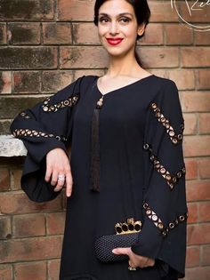 Mirror Work Dress, Mirror Work Embroidery, Kurti Sleeves Design, Pakistani Dresses Casual, Pakistani Fashion Party Wear, Mode Abaya, Dress Neck Designs, Kurti Neck Designs, Kurti Designs Party Wear