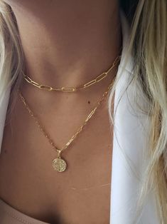 Catholic Lifestyle, Paper Clip Necklace, Necklace Set Gold, Marvel Dr, Necklace Outfit, Gold Coin Necklace, Necklace Cross, Trending Necklaces, Stacked Necklaces