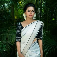 Black Blouse Designs For Set Saree, Black Onam Saree, Set Saree With Black Blouse, Onam Saree With Black Blouse, Black Set Saree Kerala, Kerala Saree With Black Blouse, Black Set Mundu Kerala, Set Mundu Blouse Design, Kasavu Saree Blouse Designs