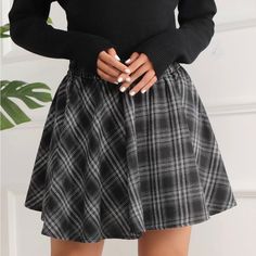 Cute Mini Plaid Skirt . New With Tags . Size Medium . Trendy Winter Lined Skirt, Trendy Mini Skirt For Winter, Trendy Winter Mini Skirt, Casual Stretch Gray Skort, Casual High Waist Mini Skirt For Winter, Casual Winter Lined Skirt, Trendy Relaxed Winter Skirt, Trendy Winter Skort, Trendy Winter Skirt