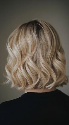 23 Winter Highlights for Blondes: Gorgeous Color Ideas to Warm Up Your Look | LooksNiceOnMe Dramatic Hair Colors, Mom Hair, Dramatic Hair, Mom Hairstyles