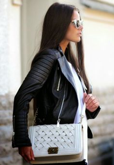 How to Chic: FASHION BLOGGER STYLE - FRIDA GRAHN French Luxury Brands, Chanel Jacket, Chic Leather, Fashion Blogger Style, Dope Fashion, Blogger Style, Spring Looks, Black White Fashion, Fantasy Fashion