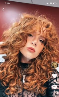 Ginger Curly Hair With Bangs, Curly Bangs Red Hair, Shag Haircut With Bangs Curly, Curly Hairstyles 2023 Trends, Curly 70s Shag, Layered Chunky Curls With Bangs, Curly 70s Hairstyles, 70s Shag Haircut Curly, 70s Curly Haircut