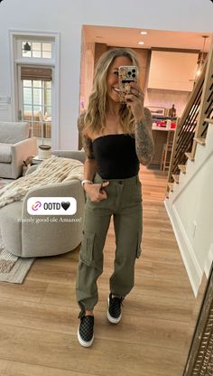 Holley Gabrielle, Hot Mom Outfits, Hidden Closet, Clothing Aesthetics, Cutest Clothes, Closet Wishlist, Comfy Wear, Fall Styles