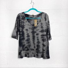 Michael Stars Tie Dye V-Neck Dolman Tee Nwt Os - One Size Fits Most Semi-Fitted Color: Oxide Gray/Black Cuffed Sleeves Frame The Wide Neckline Of A Boxy Blended Slub Tee. - V-Neck - Elbow Length Sleeves - Approx. 27" Length 50% Modal / 50% Supima Cotton Gray V-neck T-shirt For Fall, Oversized Gray V-neck Top, Shimmer Blouse, Mint Green Shorts, Burgundy Shorts, Boat Neck Tops, Black Tie Dye, Michael Stars, Supima Cotton