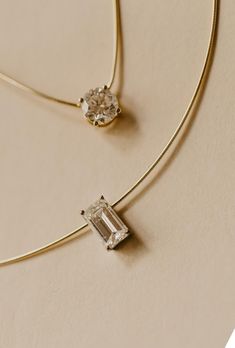 Introducing our stunning Essential Solitaire Necklace, a masterpiece of timeless beauty and personalised elegance. This piece features a 1-carat natural diamond on a sleek omega chain, adding a modern touch to classic sophistication. If you're interested in this piece with a specific diamond quality, color or size, please reach out to our custom team at info@cayejoaillier.com for more information. Please note: Omega styles are inherently fragile and require gentle handling. Avoid bending or pull Luxury Gold Solitaire Necklace, Luxury Fine Jewelry Satellite Chain Necklace, Luxury Hammered Diamond Necklace, Luxury Minimalist Jewelry With Lab Grown Diamonds, Luxury Timeless Yellow Gold Diamond Necklace, Omega Necklace Gold, Classic Diamond Jewelry, Small Diamond Necklace, Emerald Diamond Pendant