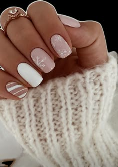 Winter Proposal Nails, Short White Winter Nails, Winter Sweater Nails, Sparkly Christmas Nails, Christmas Nails 2022, Winter Nails Acrylic, Nails 2022