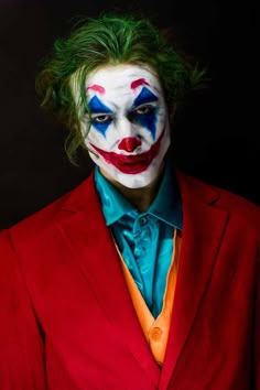 Joker Face Paint Easy, Joker Make Up Man, Maquillage Halloween Couple, Makeup Horor, Costume Halloween Homme, Joker Face Paint, Joker Halloween Makeup, Halloween Joker