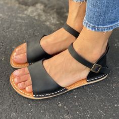 Why Birkenstocks Aren't a Long Term Solution to Foot Pain | Anya's Reviews Black Summer Shoes, Crupon Sandals, Barefoot Shoes Woman, How To Wear Birkenstock Sandals, Minimalistic Shoes, Anya's Reviews, 2023 Sandals, 2023 List, Best Barefoot Shoes