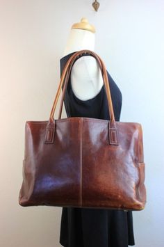 Authentic Fossil Genuine Leather Brown Tote Bag Handbags Uk, Mode Shoes, Brown Tote Bag, Bag Obsession, Leather Totes, Brown Tote, Trending Handbag, Big Bags, Boot Bag