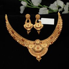 Pure Handmade Necklace set jewelry from india with antique vintage design Gold Purity- 22k yellow Gold Weight - 32.26 grams approx Necklace Length - 9.25 inches Necklace Width - 4.4 cm Earrings Length - 4.5 cm Earrings Width - 2 cm Neckless Set Gold Jewelry, Har Set Design Gold, Har Design Gold, Gold Har Desain, Gold Necklace With Earrings Set, 22k Gold Necklace Indian Jewelry, Necleses Jewelry Gold Indian Latest, Gold Set Designs Simple, Gold Sets Jewelry Indian Design Simple