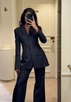 Roxie Nafousi Fancy Blazer Outfits For Women, Suit And Skirt For Women, Buissnes Woman Outfit, Formal Winter Outfits For Women, Female Business Attire, Roxie Nafousi, Fashion Week Aesthetic, Internship Fashion, Estilo Hijab