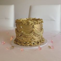 there is a gold cake on the table