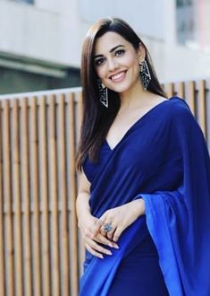 Sari Pose, Esha Kansara, Royal Blue Long Dress, Indian Dress Up, Long Indian Hair, Desi Outfits, Backless Gown, Attractive Dresses