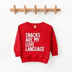 Looking for a cute sweatshirt for your kids? We have the perfect Snacks Are My Love Language graphic sweatshirt addition to their closet! Also available in youth sweatshirts. Playful Red Cotton Sweatshirt, Playful Red Sweatshirt For Fall, Playful Long Sleeve Sweater With Letter Print, Toddler Cricut Shirts, Cricut Sweatshirt Ideas, Perfect Snacks, Cricket Projects, Sporty Street Style, Toddler Christmas Gifts