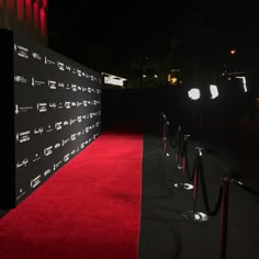 the red carpet is lined up with black barriers