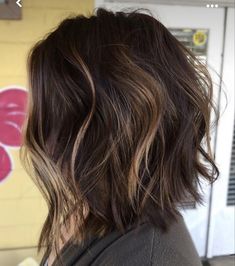 Platinum Hairstyles, Straight Bob Haircut, Bob Haircut Ideas, Hair Contouring, Medium Bob Haircut, Medium Bob, Wavy Bob Hairstyles, Medium Bob Hairstyles, Choppy Bob Hairstyles