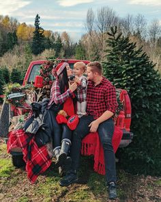 Red truck, Christmas tree farm, family photoshoot Christmas Truck Mini Sessions, Farm Family Photoshoot, Christmas Photographer, Family Holiday Pictures, Photography Mini Sessions