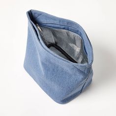 This Cotton Lunch Tote from Figmint™ makes it easy to take your lunch or a snack with you on the go. Made from cotton denim fabric in a blue hue for a stylish look, this lunch tote features a single compartment with a zipper closure. Designed with insulation inside, the tote can be spot cleaned or wiped clean for a quick refresh. Figmint™: Mixing up a taste of adventure everyday. Cheap Casual Blue Lunch Bag, Blue Lunch Bag, Portable Blue Lunch Bag, Cute Blue Rectangular Lunch Bag, Rectangular Blue Lunch Bag, Lunch Tote, Pack Lunch, Spot Cleaner, Lunch Bag