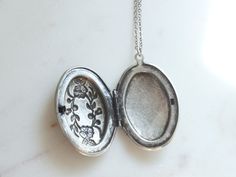 "Vintage style Oval Locket Necklace / Long Chain Locket Necklace / Simple Oval Lcoket / Personalized Locket / Custom Jewelry / Grandma Gift / Mothers day Gift / Bridesmaid Gift / Dainty Necklace / Birthday Gift / Gift idea ■ ITEM DETAILS: +Materials : ▶ Locket, Chain - silver burnish plated over brass ▶ Initial coin - Sterling silver +Size : ▶ Locket - 38mm * 27mm (outer size) ▶ Initial coin - 9mm +Chain Length ▶ If you want a chain length other than the option, please simply leave a note to me Oval Locket Necklace, Locket Chain, Chain Locket, Initial Disc Necklace, Mom Wedding Gift, Oval Locket, Mom Wedding, Bear Necklace, Necklace Simple