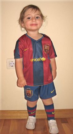 Dr Post, Messi Shirt, Camisa Barcelona, Football Wags, Sibling Poses, Bff Photoshoot Poses, Training Kit, Bff Photoshoot, Creative Life Quotes