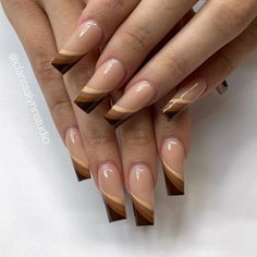 𝖓𝖆𝖎𝖑 𝖆𝖗𝖙𝖎𝖘𝖙 ♡ on Instagram: "🍂 #nailsbyclarissalynn #clarissalynnstudio Using @dndgel @dndgel_community 053 Spiced Brown 317 Cookie Chips 316 S’mores 292 Hopscotch . . . #gel #gelnails #gelpolish #gelpolishnailart #gelpaint #gelpolishdesign #dndgelpolish #dndgel #fallnails #fallnails🍁🍂 #fallnailsdesign #fallnailart #octobernails #🍂 #🍁 #tapperedsquarenails #nudenails #nudeacrylicnails #nudeacrylic #coffinnails #coffinshape #coffinnailshape #tampanails #fortmyersnails #miaminails #o Brown Elegant Nails, Short Nails 2024 Trends, Coffee Nails Designs, Classy Fall Nails Short, Burgundy Acrylic Nails, Gel Toe Nails, Fancy Nails Designs