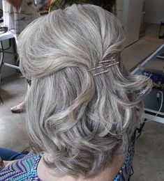 Simple Half Updo For Mother Of The Bride Simple Wedding Hairstyles, Smink Inspiration, Hair Done, Mom Hairstyles, Peinados Fáciles Para Cabello Corto