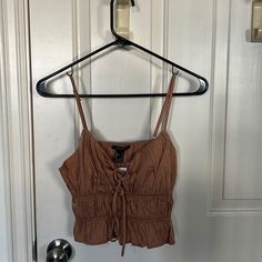 Never Worn Summer Brown Tank Top For Day Out, Casual Brown Tank Top For Spring, Spring Brown Tank Top For Day Out, Trendy Brown Tank Top For Spring, Trendy Brown Crop Top For Day Out, Trendy Brown Crop Top For Spring, Brown Crop Top For Summer Day Out, Summer Brown Crop Top For Day Out, Forever 21 Brown Spring Top