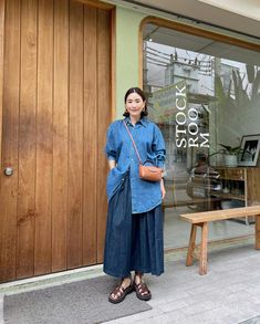 Summer Outfit In Japan Women, Japan Ootd Summer, Japanese Minimalist Fashion, Mid Size Fashion, Timeless Outfits, Denim Shirts, Japanese Outfits, Mid Size, Mode Inspo