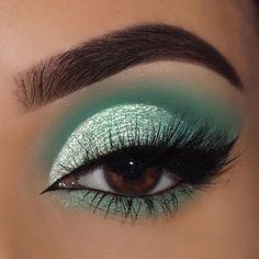 Love this beautiful eye makeup lookDo you like this eye makeup lookmakeup makeuplook eyemakeup eyelook Emerald Green And Gold Makeup Looks, Makeup For Teal Dress, Aqua Makeup Look, Mint Eyeshadow, Mint Makeup, Saint Patricks Day Makeup, Dramatic Eyeshadow, Green Eyeshadow Look, Make Up Designs