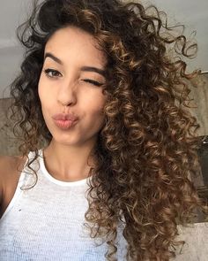 Hairstyles Tied, Curly Balayage Hair, Hairstyles Everyday, Ombre Curly Hair, Spiral Perm, Highlights Curly Hair, Brown Curly Hair, Colored Curly Hair, Hairstyles Men