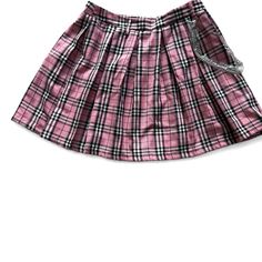 Hot Topic Pink Black White Plaid Pleated Chain Skirt Xs New With Tags And Removable Chain. From A Smoke Free Home Waist: 26” Length: 15” Velvet Skater Skirt, White Plaid Skirt, Chain Skirt, Club Skirts, Black Skater Skirts, Floral Pleated Skirt, Classic Skirts, Floral Mini Skirt, List Ideas