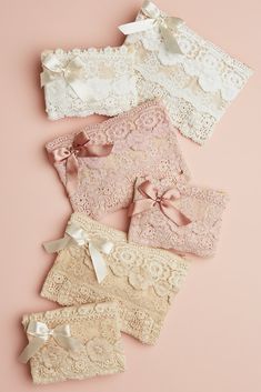 Crafts Using Lace Ideas, Lace Crafts Ideas, Lace Zipper Pouch Tutorial, Lace Bags Vintage, Vintage Handmade Wedding Bags, Lacemaking Pillow Bag, Shabby Chic Bags Diy Sewing Patterns, Lace Diy Projects, Vintage Lace Crafts