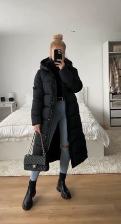 Long Parka Outfit, Long Puffer Coat Outfit, Long Puffer Jacket Outfit, Puffer Coat Outfit, Puffer Outfit, Puffer Jacket Outfit, Getting Bored, Mode Zara, Classy Winter Outfits