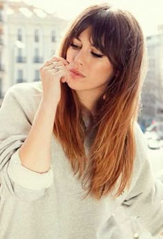 Frange rideaux : comment porter une frange qui a un peu tro... - Grazia.fr Romantic Hairstyles, Hair 2018, Trending Hairstyles, Ombre Hair, Hair Day