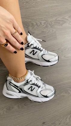 #tenis Fashion Shoes Heels, Shoes Hack, Balance Sneakers, Fresh Shoes