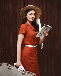 Detective Dress, Pale Women, David Suchet, Hercule Poirot, Old Fashion Dresses, Fashion Corner, Edwardian Fashion, 1940s Fashion, Petite Fashion