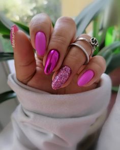 Pink Nails With Chrome And Glitter, Pink Nail Barbie, Nail Designs On Purple Nails, Barbie Nails With Glitter, Pink Chrome Nails With Glitter, Pink Nail 2023, Chrome Nails With Accent Nail, Barbie Inspired Nail Art