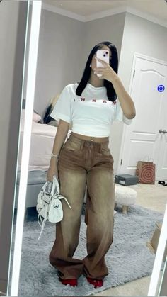 Brown Jeans Outfit Black Women, Chill Brunch Outfits Black Women, Cute Simple Outfits Baddie, Boyfriend Jeans Outfit Baddie, Brown Jean Outfit, Tomboy Girly Outfits, Cute Lazy Day Outfits