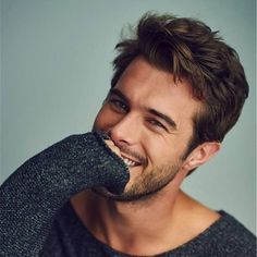 Balance Fashion, Beard Styling, Man Hairstyle, Mens Haircuts Medium, Kort Bob, Medium Length Hairstyles, Mens Hairstyles Medium, Great Haircuts, Cool Short Hairstyles